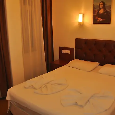 Hotel Korient Mira 3*